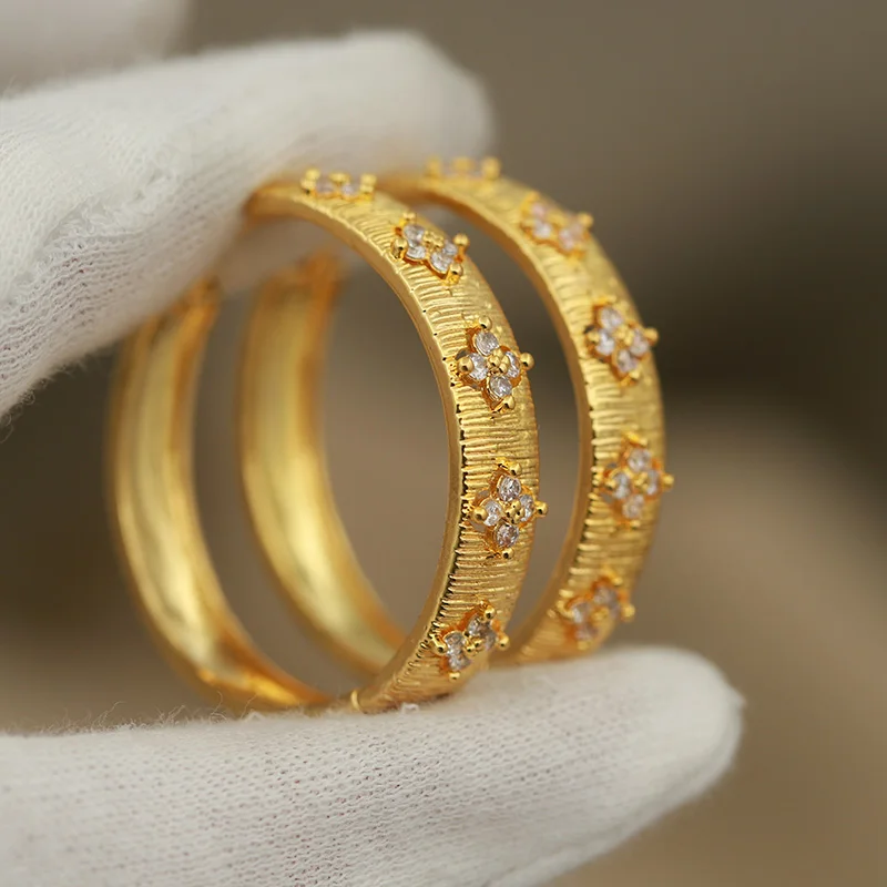 جديد وصول كامل كريستال قرط صغير زهري أزياء العلامة التجارية مجوهرات للنساء أنيقة زركونيا أقراط هندسية