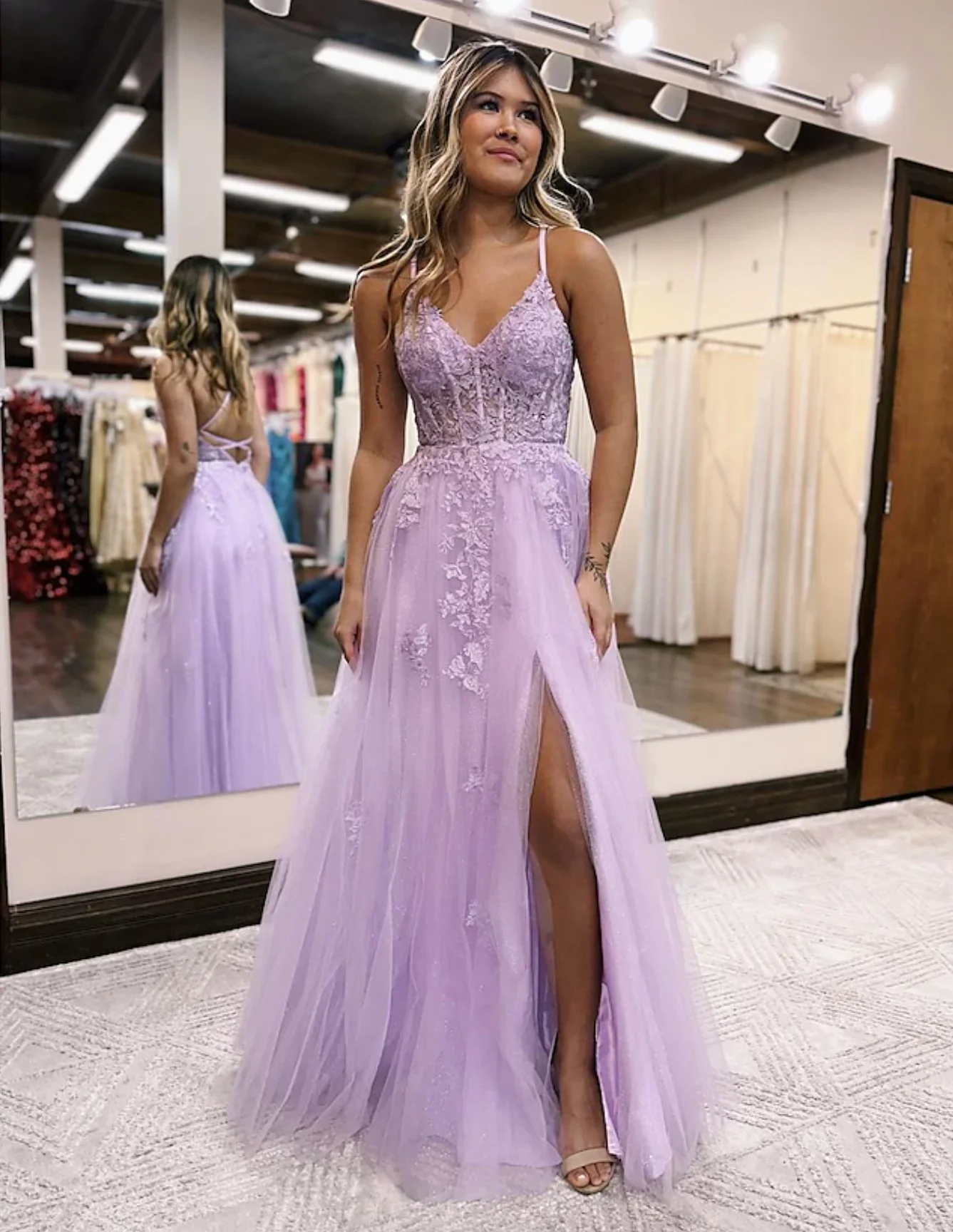 A-Line Evening Gown Open Back Dress Formal Prom Floor Length Sleeveless V Neck Tulle with Appliques