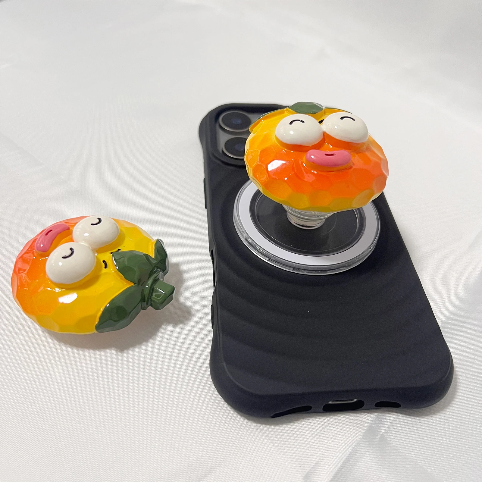 Simpatico supporto per telefono arancione con occhi grandi 3D Griptok Supporto per iPhone 17 16 PM Samsung Grip Tok Socket Staffa regalo per ragazza