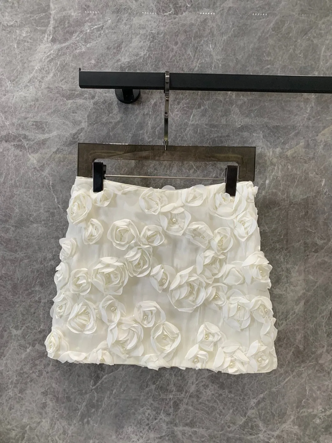 

Heavy Pearl 3D Floral Bustier Skirt – Sweet & Sophisticated High-Waisted White A-Line Mini Dress for Women, Summer Collection