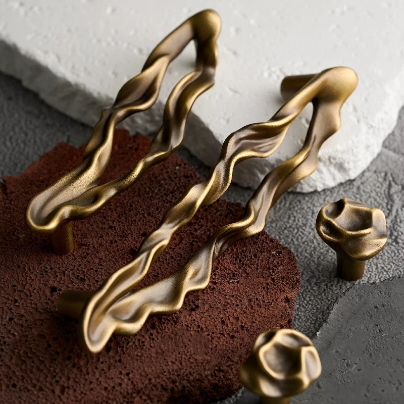 Irregular Twisted Wave Brass Furniture Handle Vintage Antique Bronze Drawer Knob Creative Handle for Wardrobe Cupboard Dresser
