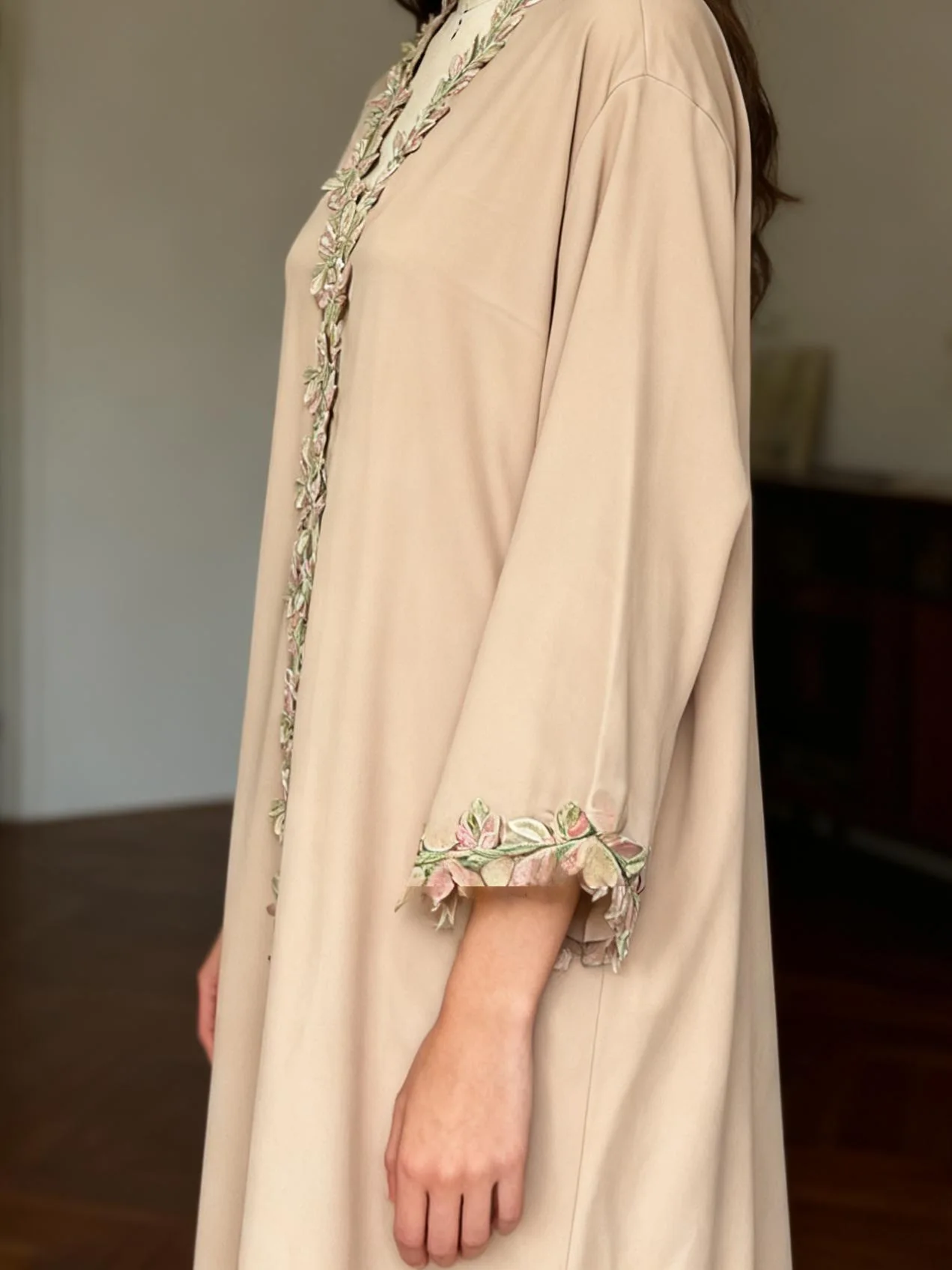 Dubai Abito da donna modesto alla moda Abito lungo ricamato Kimono aperto Cardigan Abbaya Ricamo floreale Turchia Abito arabo islamico