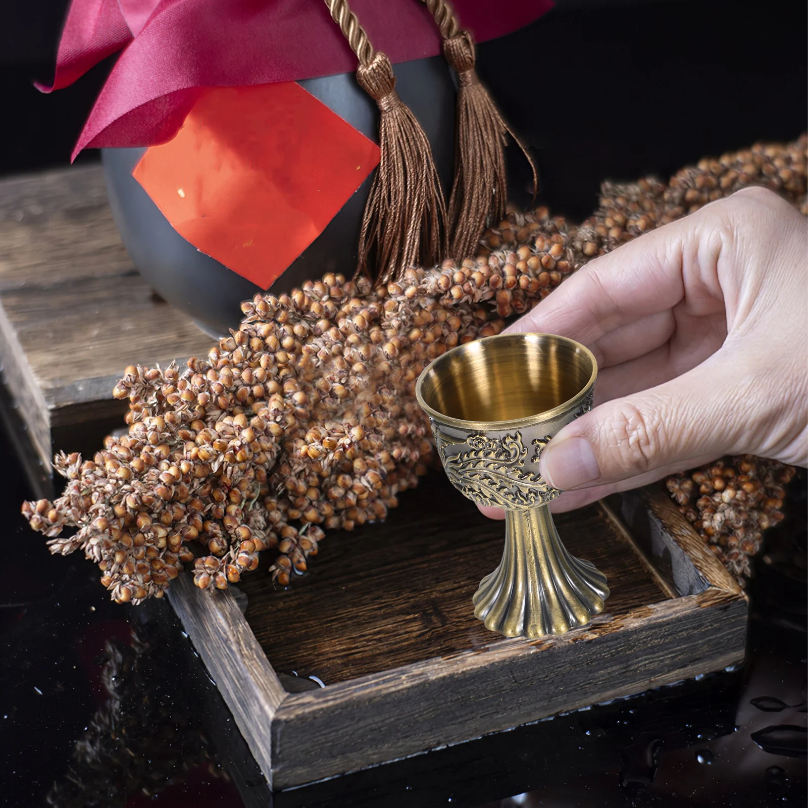 

2 pcs Retro Phoenix Metal Glass Medieval Dragon Goblet Liquor Cup Dinner Goblet Zinc Alloy Elegant Chalice Vintage Style