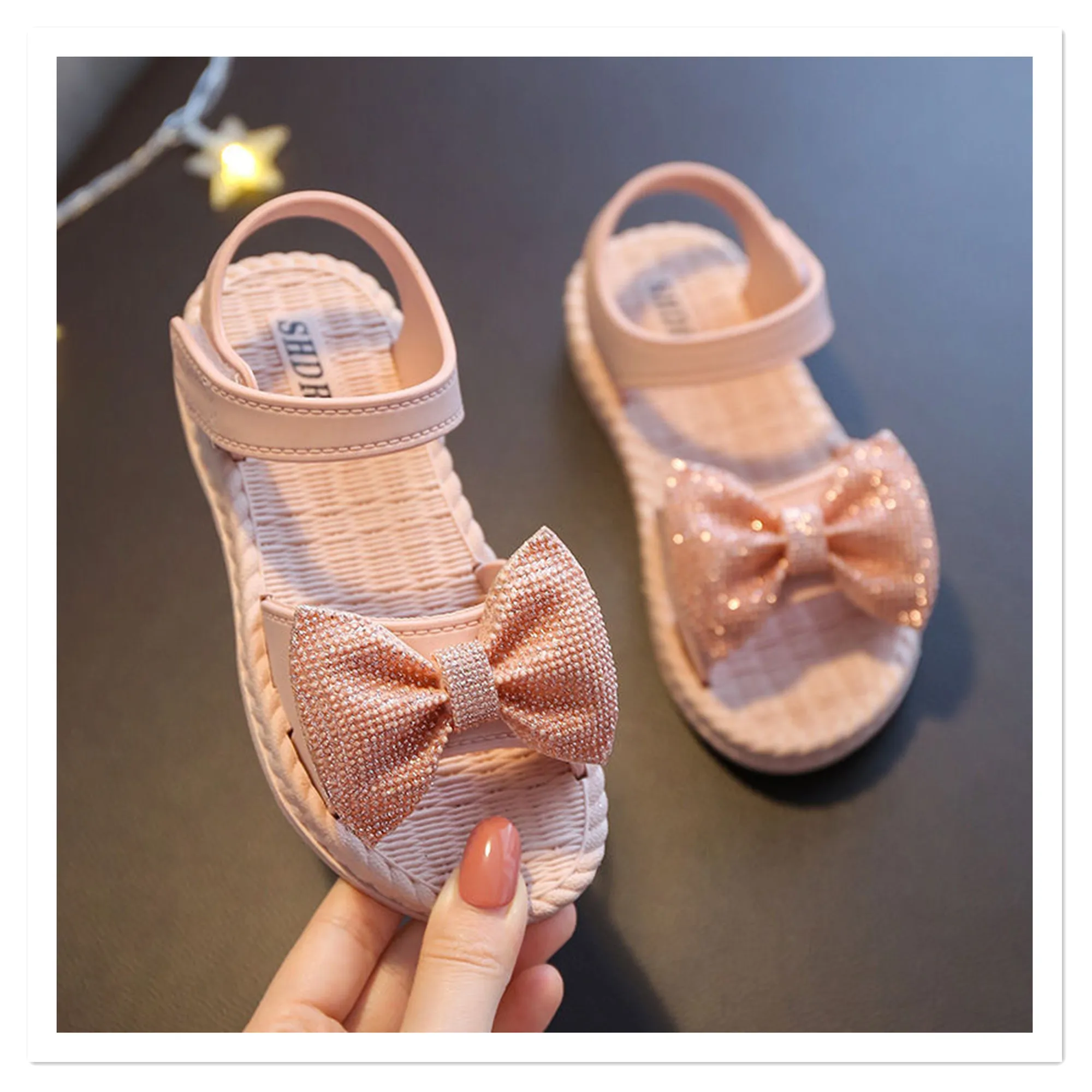 

Girls' Sandals Summer New Korean Version Zhongda Children's Casual Flat Soft Sole Princess Shoes Versatile Little Girls' Beach S