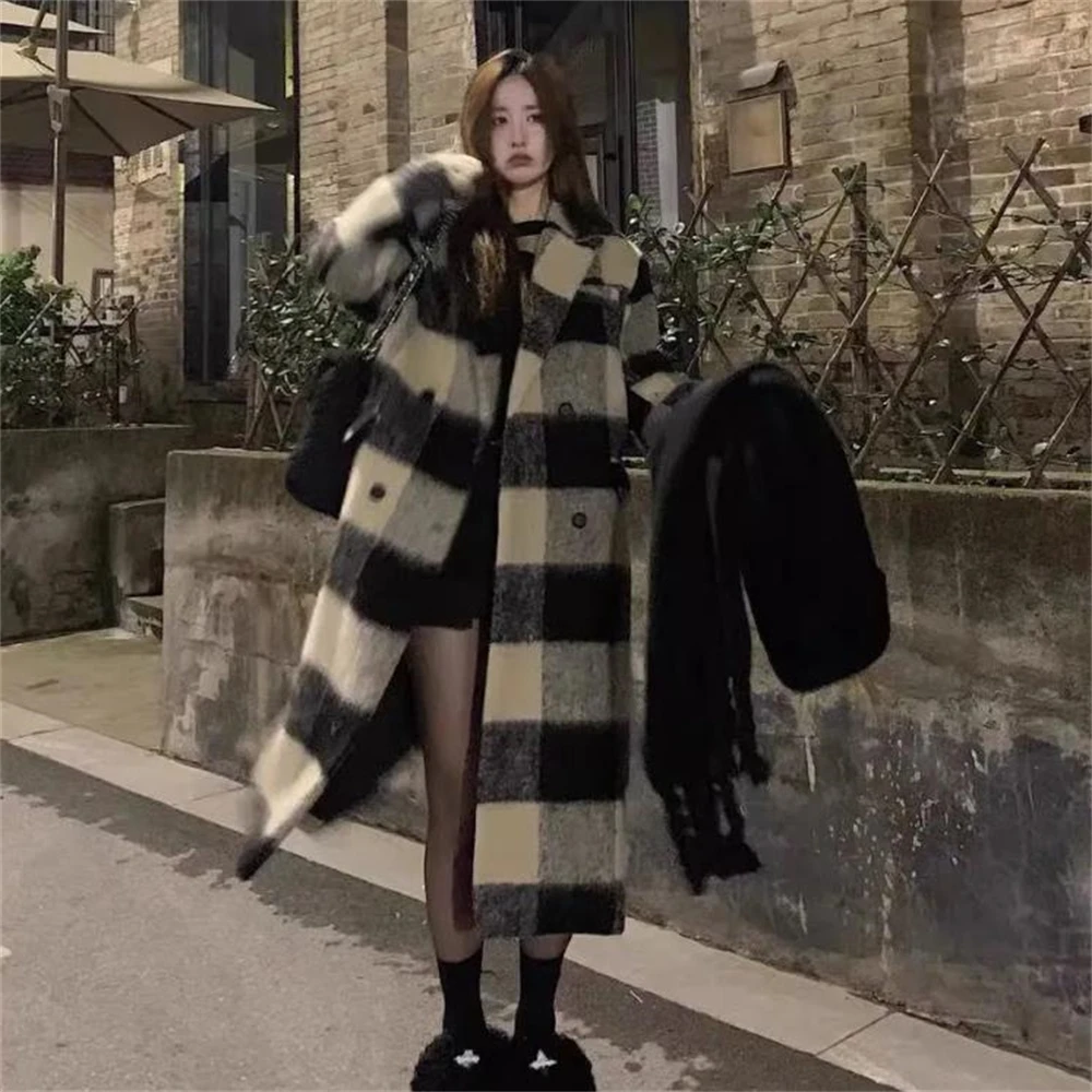 

2024 New Notched Thickened Women Overcoat With Gold Button Blends Vintage Black White Plaid Outerwear Woolen Coat Autumn Winter