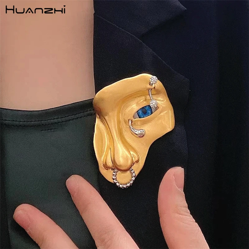 HUANZHI Exaggerated Half Face Brooch Blue Devil's Eye Teardrops Vintage Punk Y2K Pin Coat Suit Corsage Jewelry Accessories