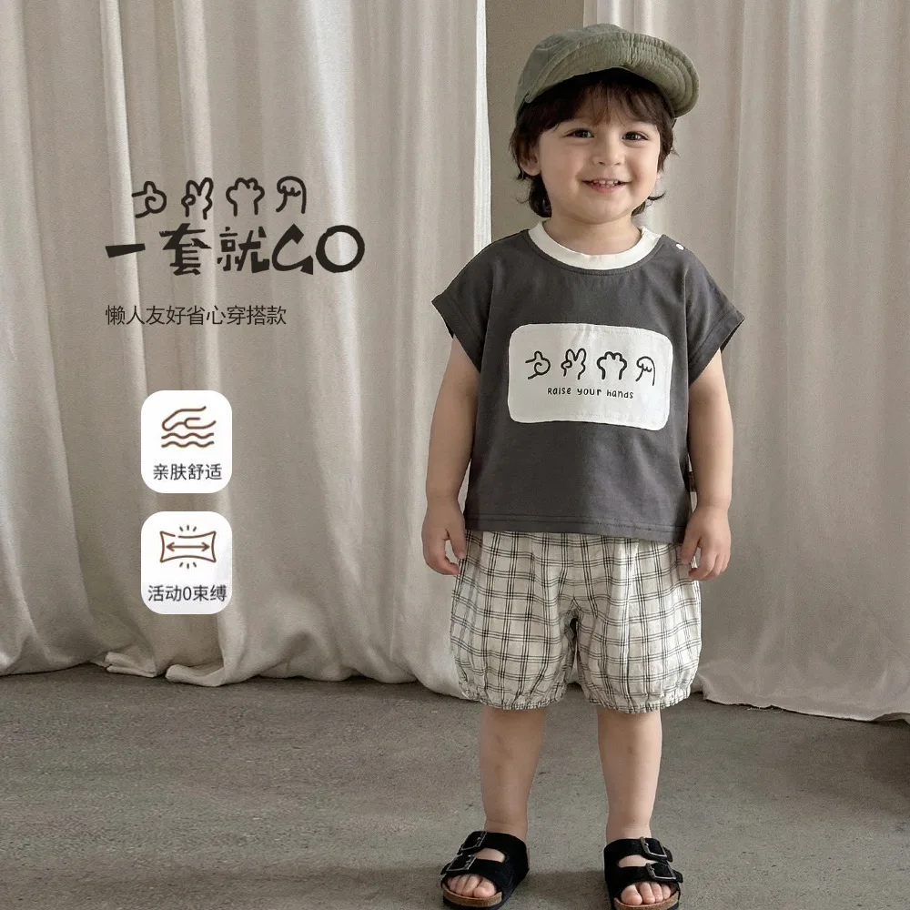 

Летний хлопковый комплект для мальчиков 2026: футболка с принтом и шорты в клетку, мягкий дышащий повседневный набор для малышей, для прогулок на улице, 0-4 года