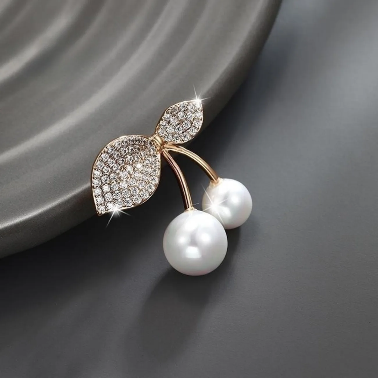 Fruit cherry Pearl brooch ladies exquisite temperament pin accessories dress brooch exquisite gift