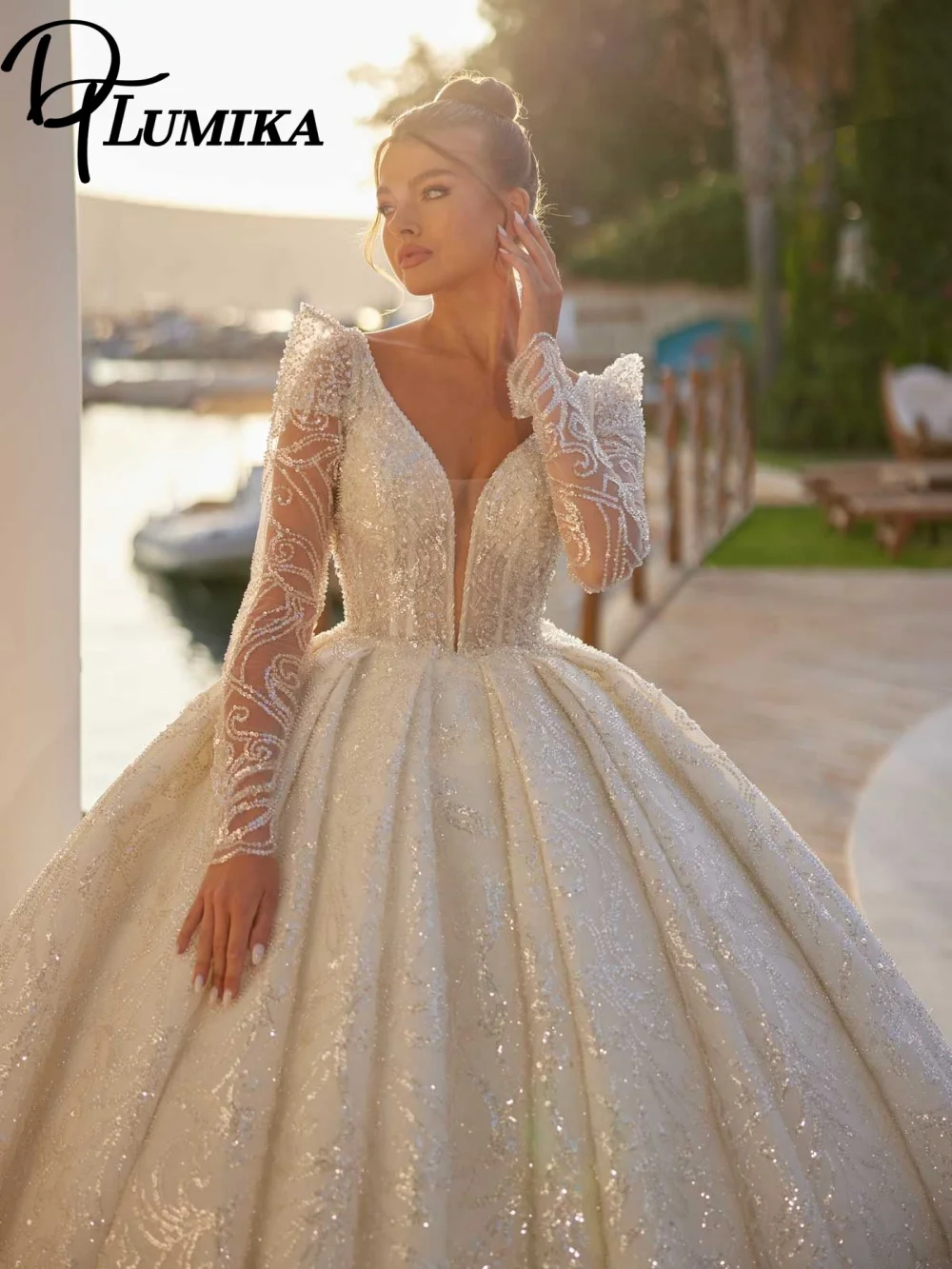 

Formal Deep V-Neck Wedding Dress Elegant 3D Applique Bridal Gown Romantic A-Line Floor-Length Wedding Gown Customized