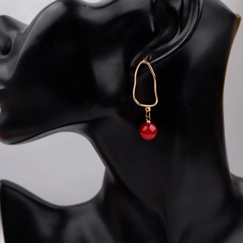 Fashion Red Beads Dangle Earrings Brief Golden Color Irregular Geometry Drop Earrings for Women Party Personality Jewelry Gift