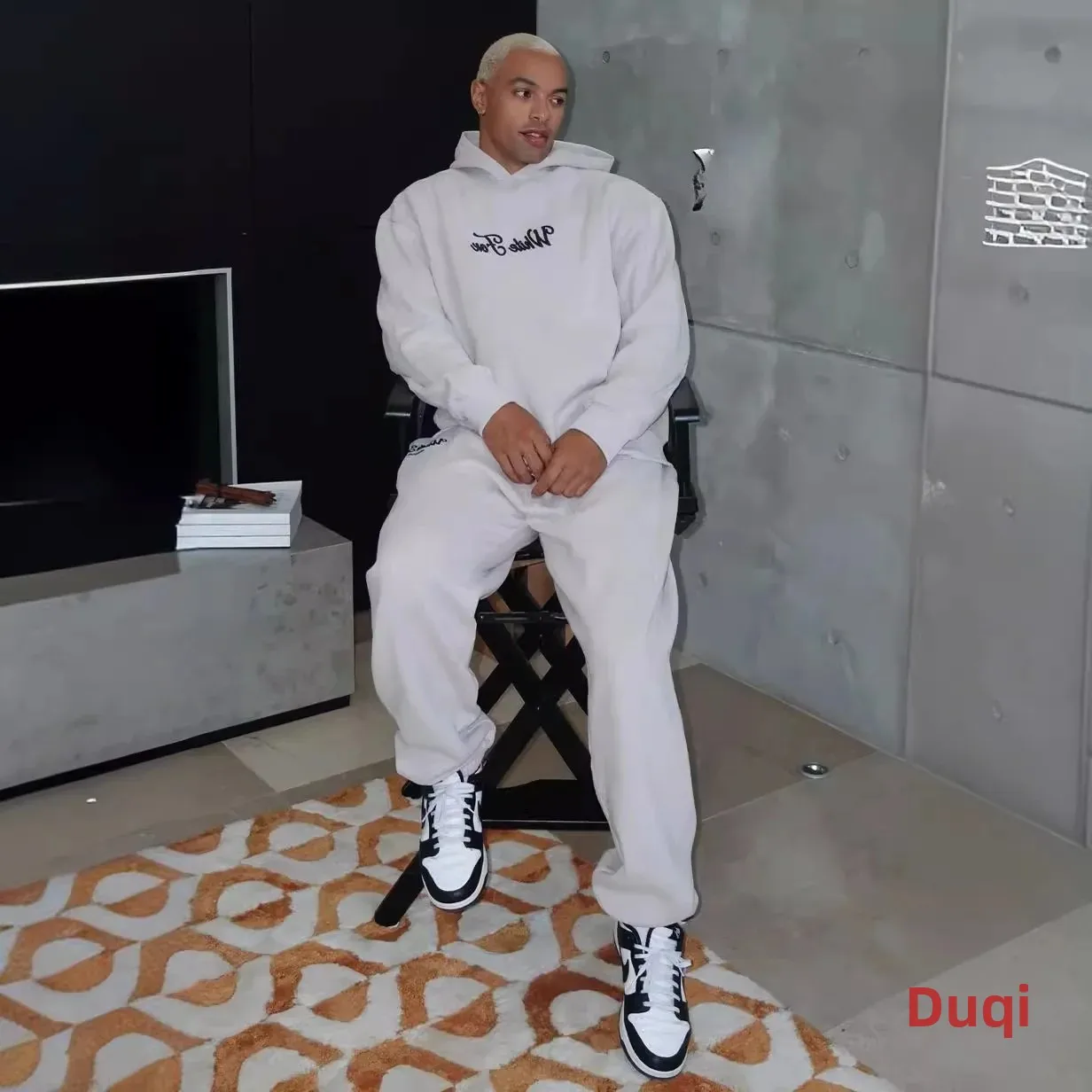 طقم ملابس رياضية نسائية بغطاء للرأس بأكمام طويلة للموسم السابع مع بنطال، مجموعة خريفية عصرية ومريحة من الصين