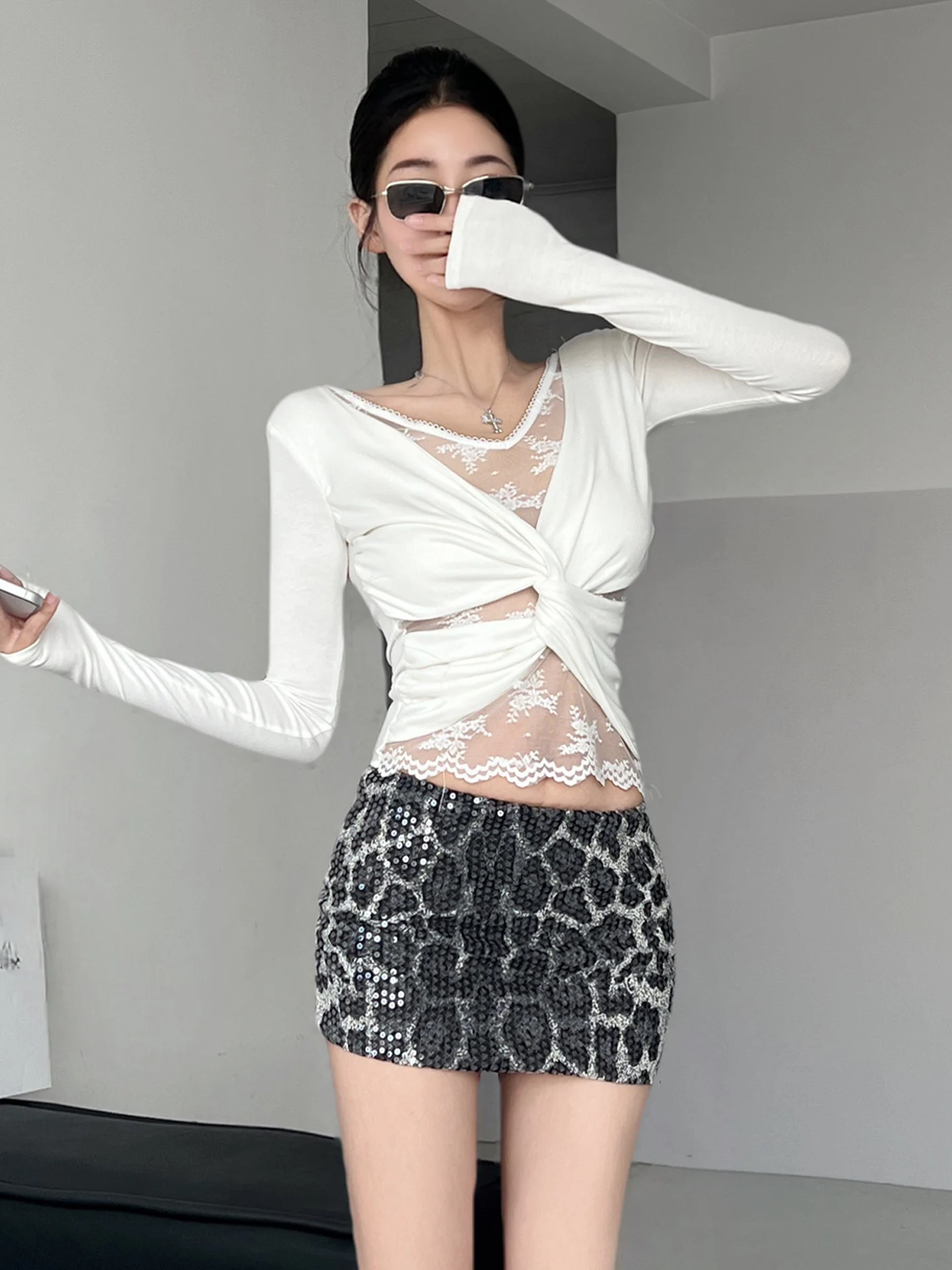 

Sexy Slim Fit Leopard Print Skirt with Sparkles Anti-Light Walking ort Skirt for Girls And Ladies Urban Commute Use