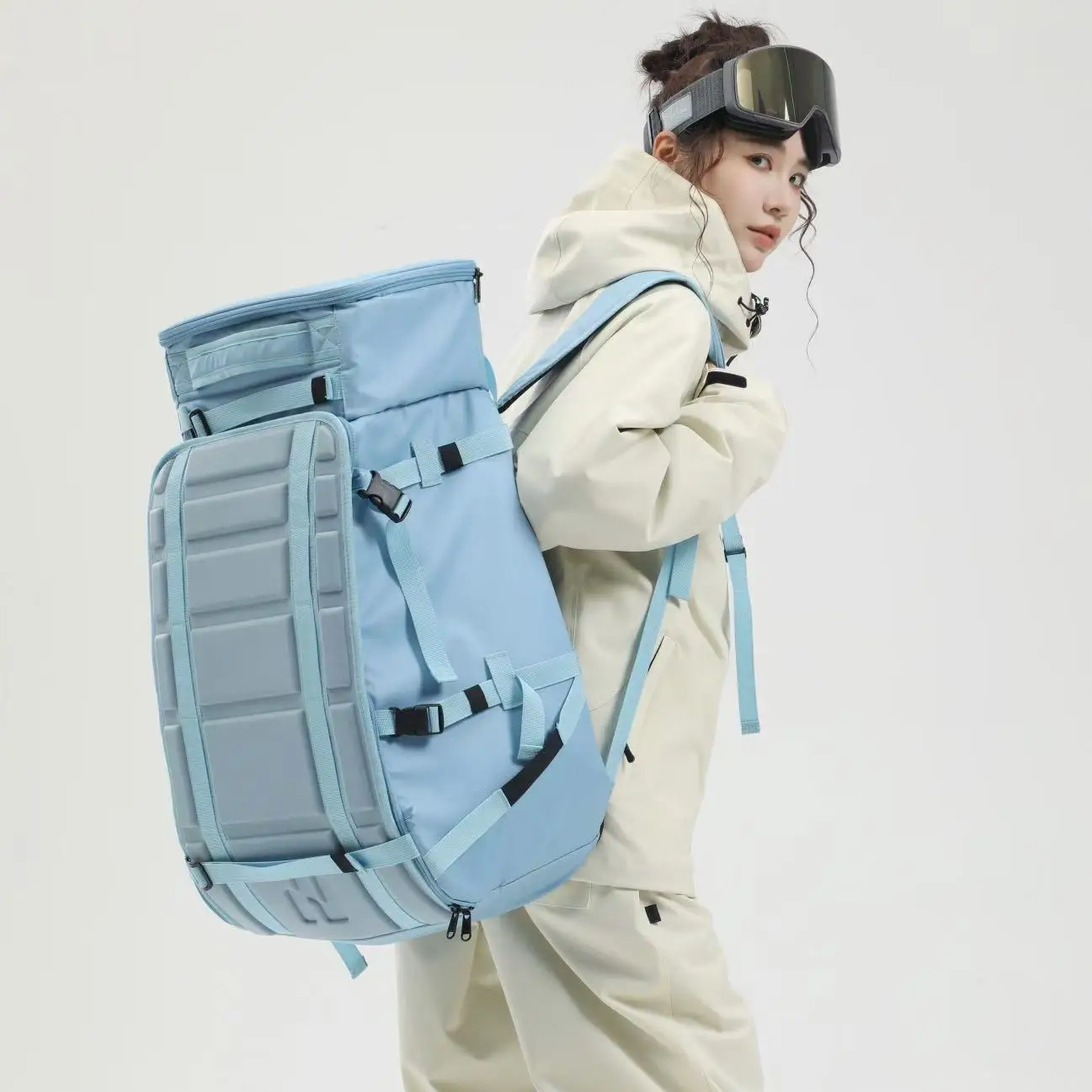 

Ski Backpack Large Capacity Sports Hand Carry Mountaineering Board Bag Dry and Wet Separation Waterproof