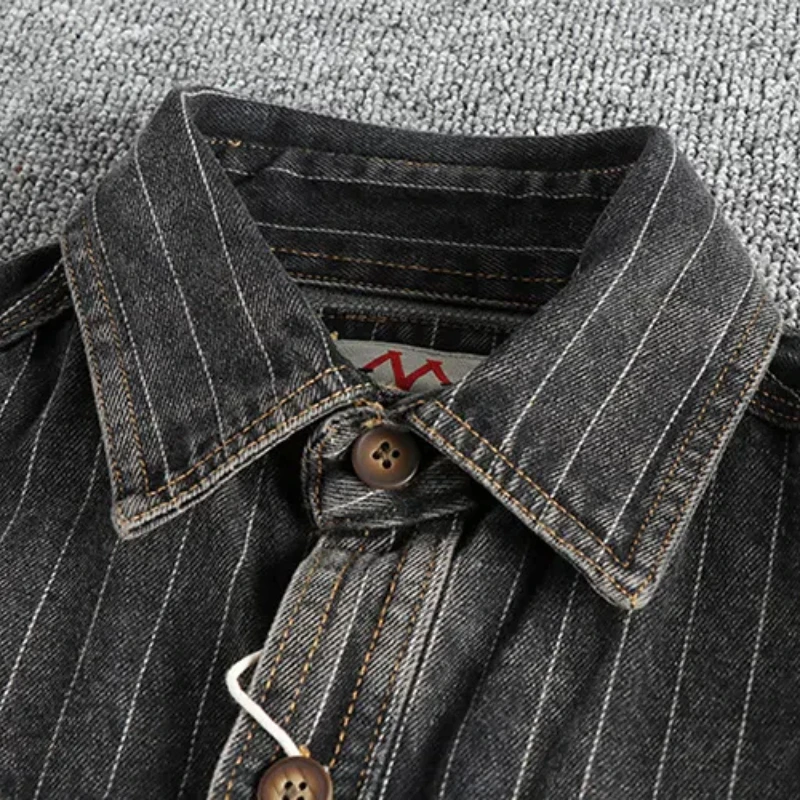 Camicia di jeans a righe grigie nere retrò britanniche pesanti per uomo nuovo cappotto di camicia con tasca cargo singola con estremità autunnale