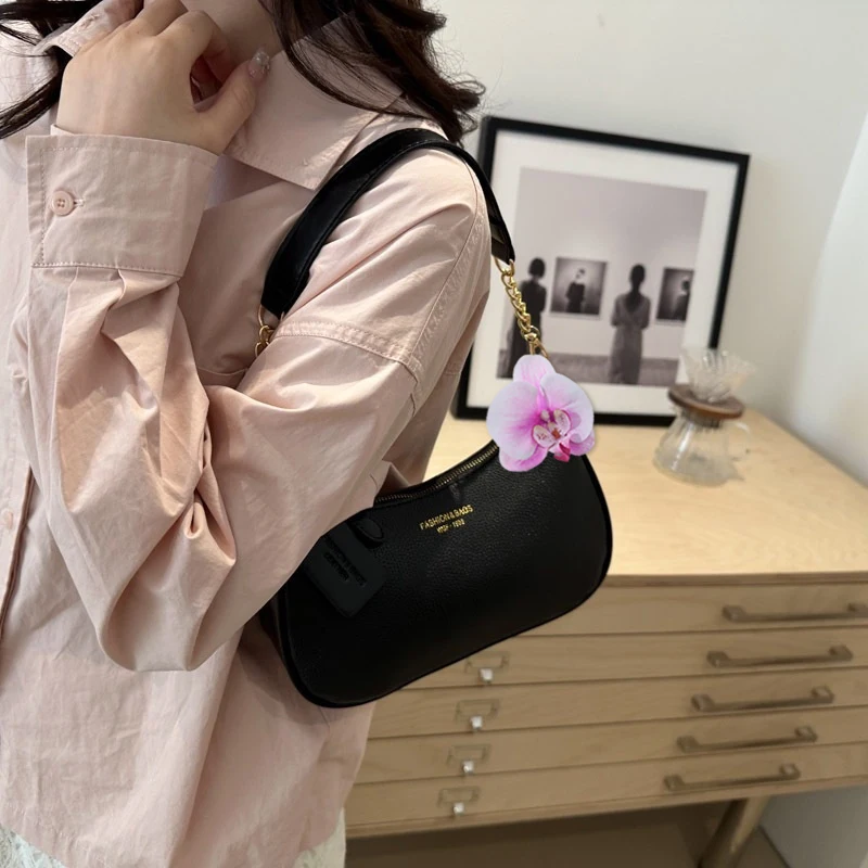Einfarbige Kunstleder-Hobo-Tasche mit Muschel- und Kettenriemen, Casual-Stil, für Pendel- und Ausflugszwecke, Schulter- und Unterarmtaschen für Frauen – Detail 9