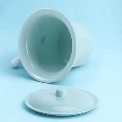 

1Pcs Lid Chamber Pot Plastic Bedpan Suitable for Children Elders Sunken Surface Easy to Store and Carry Odor Free