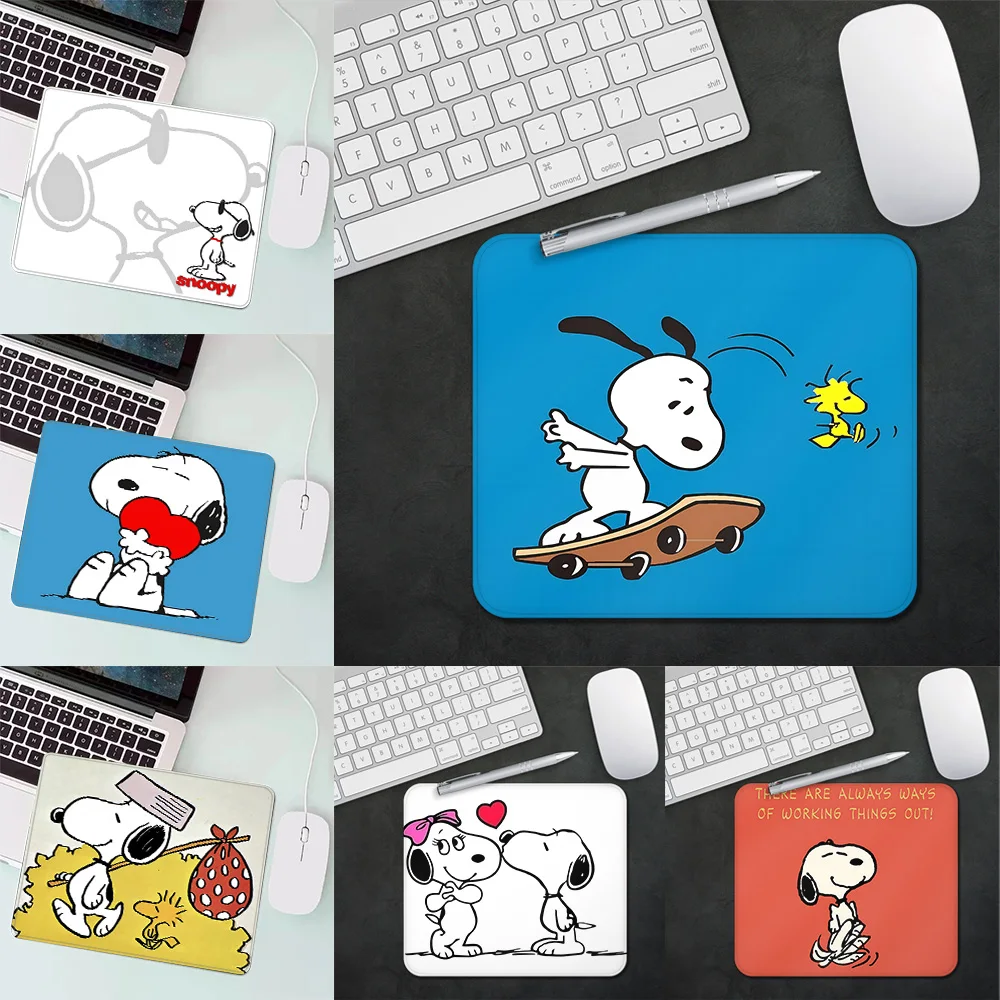 Cartoon niedlichen Snoopys Hund Gaming Mauspad xs kleines Mauspad für PC Gamer Desktop-Dekoration Büro Maus Matte Deskmat Teppich