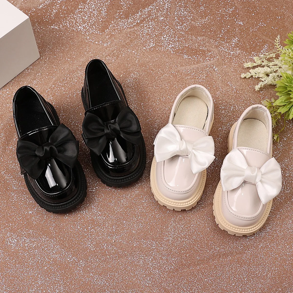 

Children Performance Dance Shoes Black Glossy Girls Princess Shoes Big Bows 2025 Spring Autumn New Kids Leather Shoes Soft Sole