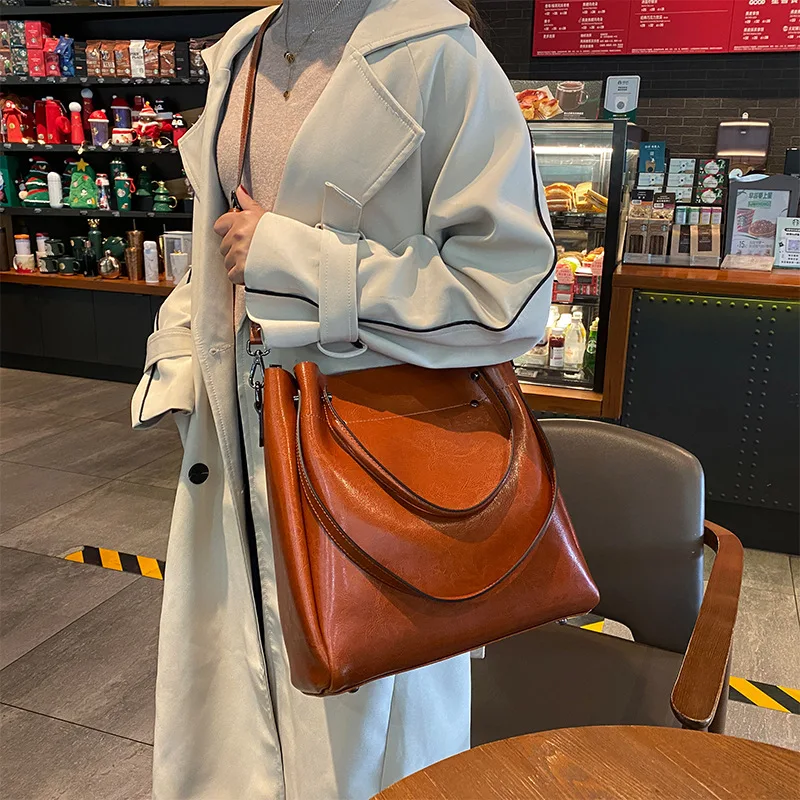 European Fashion Ladies Shoulder Bag Retro Oil Wax Large Leather Handbag Ladies Simple Shoulder Crossbody Genuine Leather