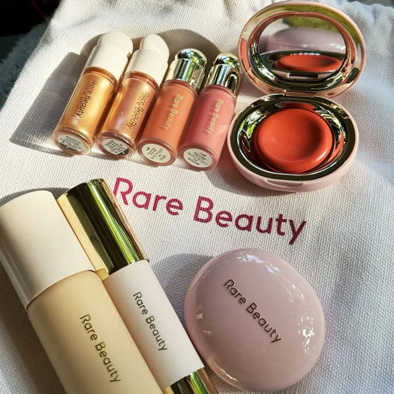 

Румяна-пудра Rare Beauty Liquid Powder Blusher Warm Hazy Texture Cream Blush, кремовые румяна с эффектом перламутра, глянцевое сияние, подчеркивают цвет лица