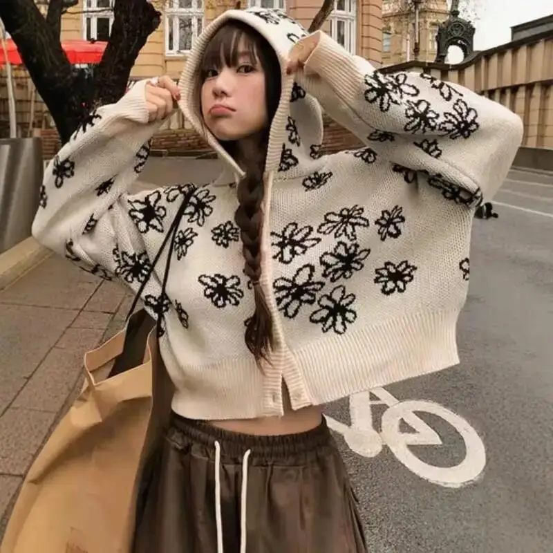 Sweet Cute Teenage Bow Round Neck Long Sleeved Knitted Sweater for Autumn Winter Beautiful Looking Girl's Loose Casual Sweater