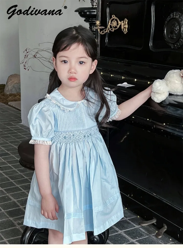 

Baby Girls 2026 New Summer Vintage Dress Blue Handmade Embroidered Puff Sleeve Peter Pan Dollar Lace Trim Bow High Waist Dress