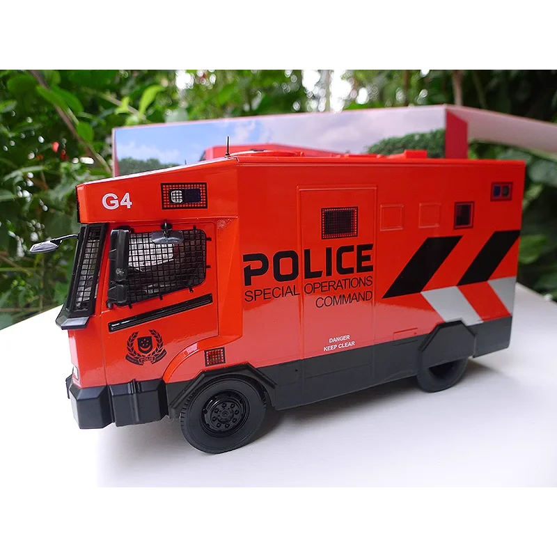 

Diecast IXO 1:24 Scale Polwel Singapore Police Mercedes-Benz Riot Alloy Car Model Collectible Toy Gift Souvenir Display Ornament
