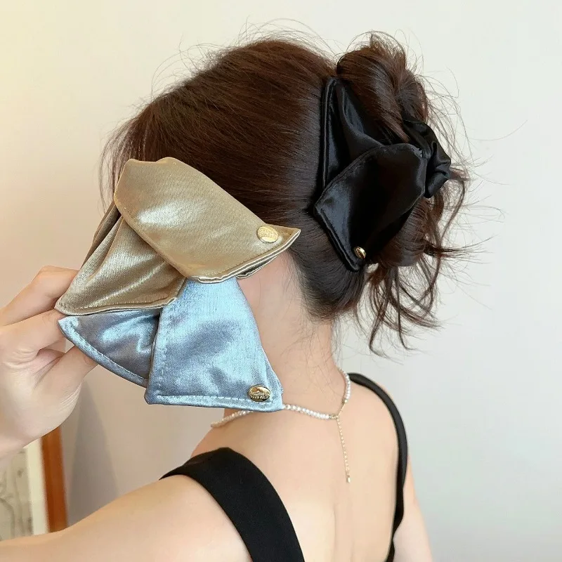 French Style Gold Label Triangle Large Hair Claw Clip Satin Strong Hold Hair Accessories for Women Girls Daily Wear Party Favors view 2