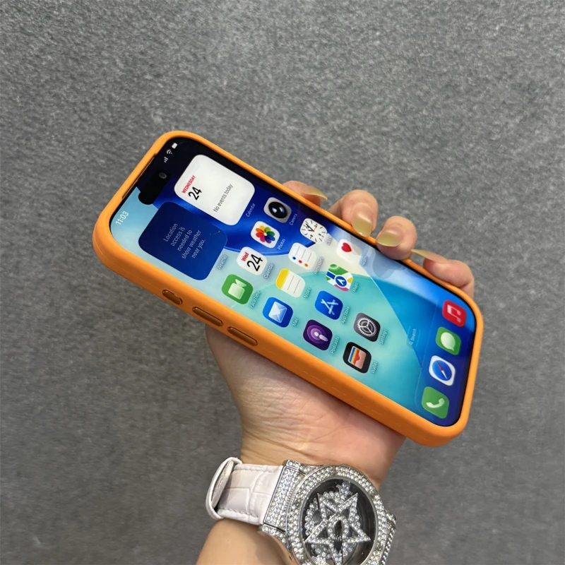 Etui na telefon MagSafe z efektem falującego się wody i metalową ramką, kompatybilne z iPhone 17, 18 Pro Max, 16 Pro, 15, z funkcją bezprzewodowego ładowania, matowe, wykonane z płynnego silikonu. — zdjęcie produktu 5