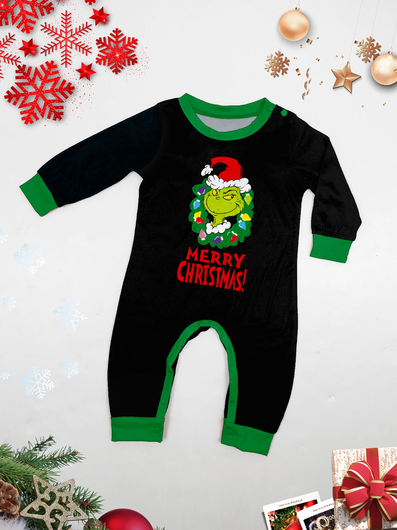 New Year\'s Autumn and winter green Christmas family home suit Cartoon characters a family of three four printed pajamas