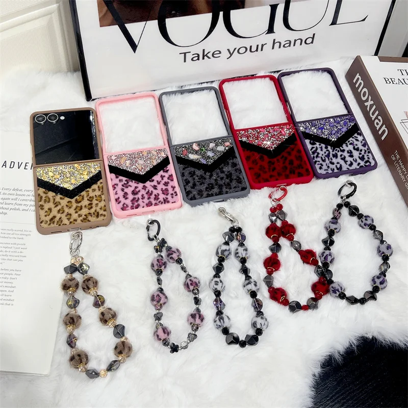 

Fashion Glitter Plush Leopard Print Phone Case For Samsung Galxy Z Flip 7 6 5 4 3 ZFlip6 ZFlip5 Cover with Chain Cute Cases Fund