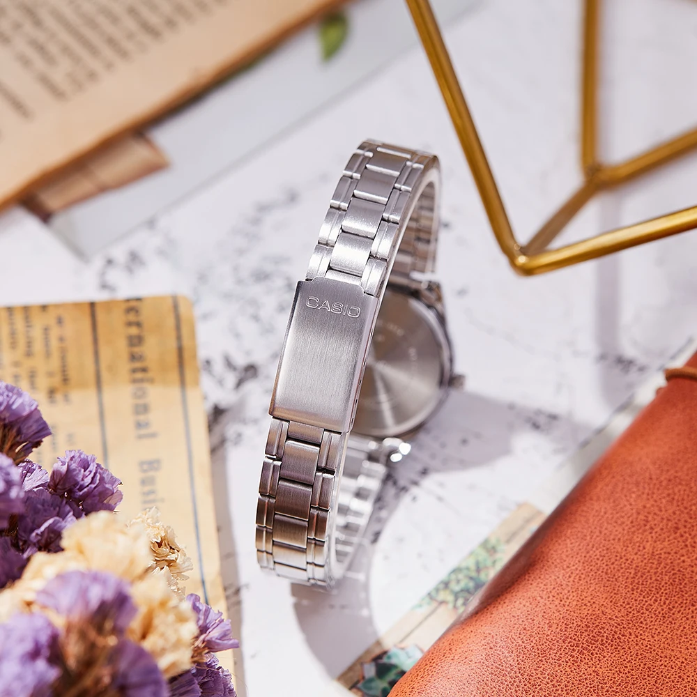 ساعة كاسيو كوارتز نسائية مع شريط فولاذي ساعة عصرية للدقة الأنيقة LTP-V005D-4B2/7B2