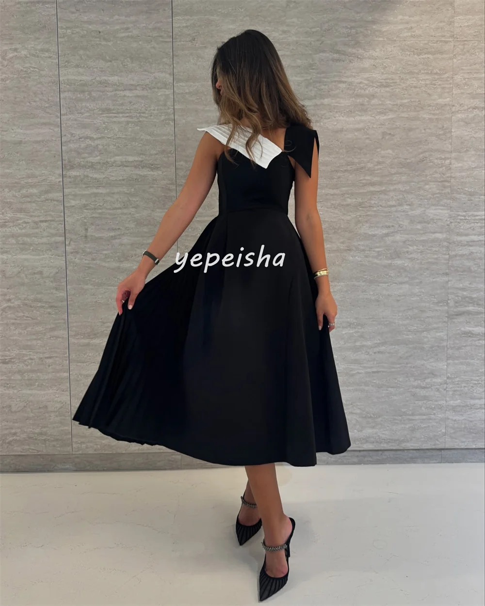 ที่กําหนดเองการจับคู่ Simple JERSEY จีบ A-Line V คอ MIDI ชุด Bespoke โอกาสชุดขนาดคุณภาพสูงอย่างเป็นทางการ