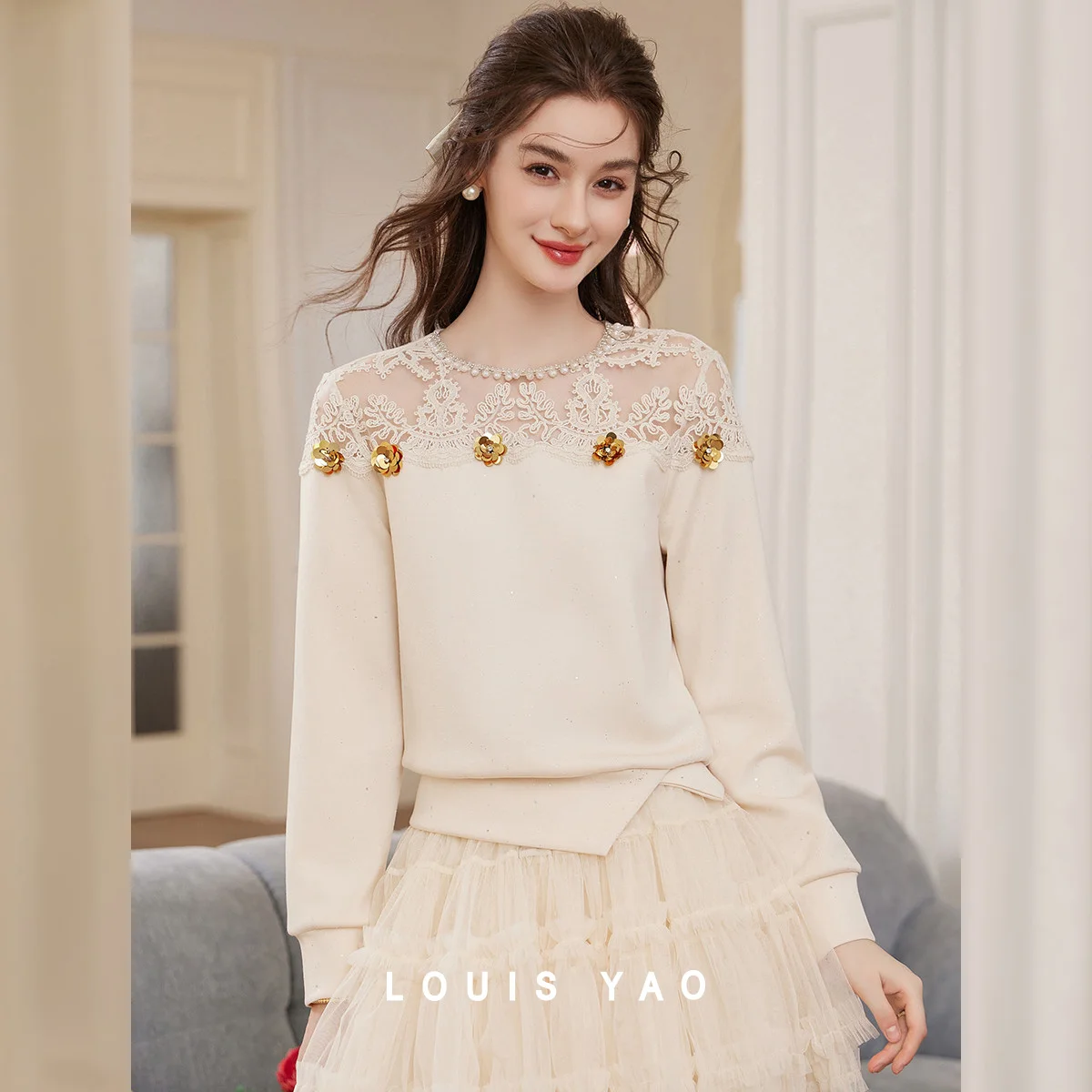 

Женская толстовка-пуловер LOUIS YAO с цветными блоками, пайетками и цветочным узором, весна 2026, стильная и дерзкая, с массивной бисерной цепочкой