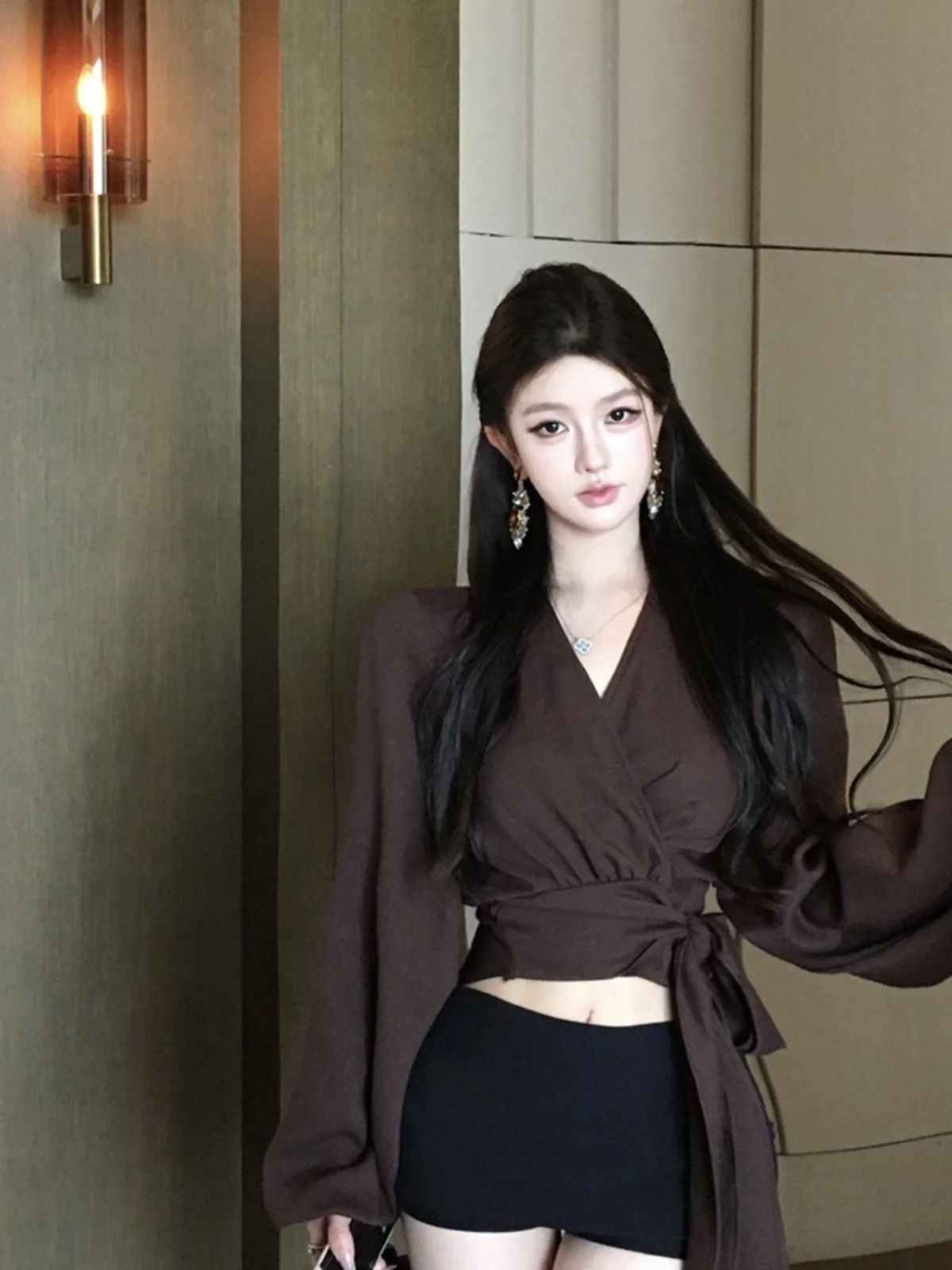 여성용 허리 조임 벨트 디자인 슬리브 탑 출퇴근용 순색 폴리에스터 섬유