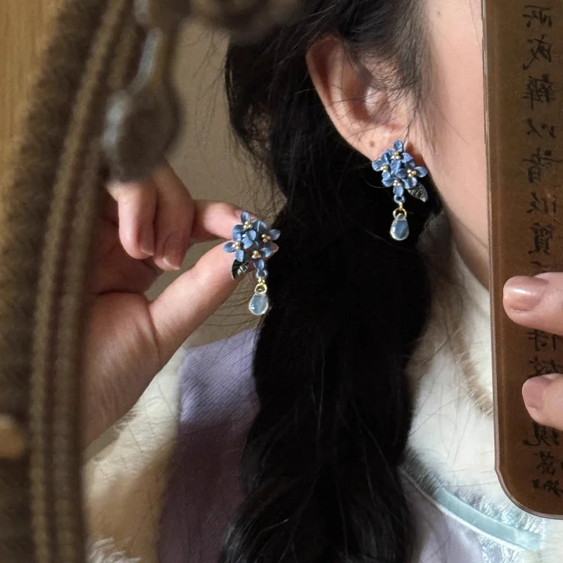 Chinese Style Blue Hydrangea Flower Earrings For Women Lady Exquisite Transparent White Resin Pendant Earrings Party Wed Jewelry