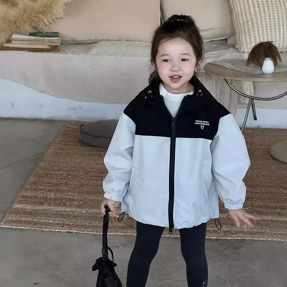 Girls Coat 2024 Autumn New Childrens Clothing Girl Baby Foreign Style Black and White Patchwork Outdoor Stormjacket Casual image 5