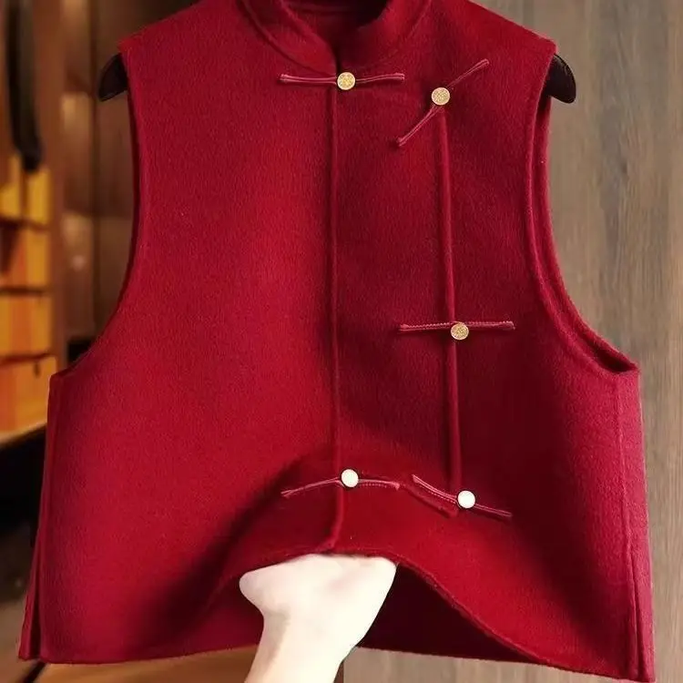 

Новый китайский стильный красный жилет с воротником-стойкой на пуговицах для женщин, зимний, для повседневной носки, очень красивый, верхняя одежда