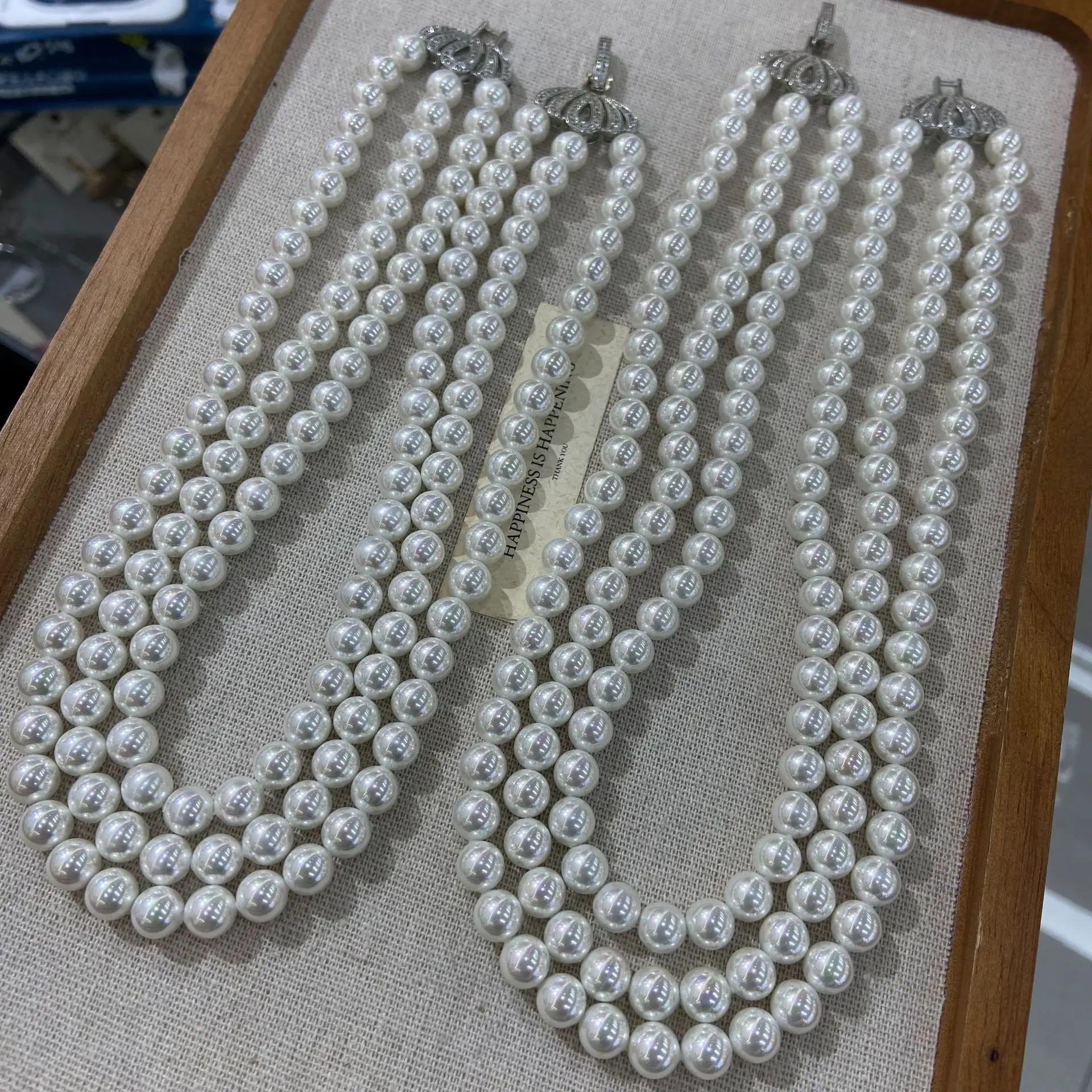 Women 8M Three-Layer Butterfly Round Pearl Necklace Fashionable Ladies' Choker Suitable As Gifts for Fashion Shows and Parties