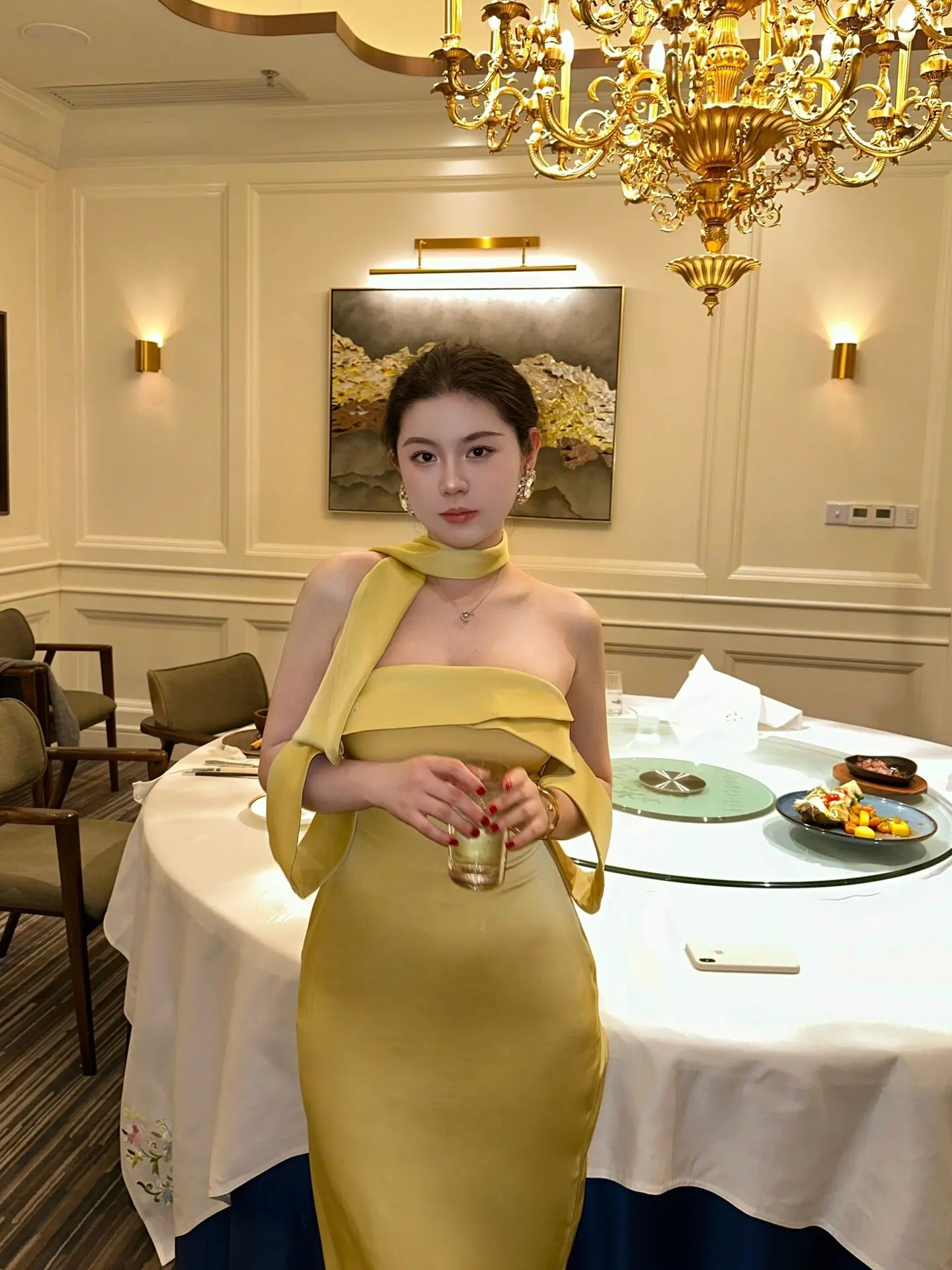 

Элегантное женское модное платье макси с высокой талией из ацетатного атласа с открытыми плечами для дня рождения, вечеринки, свадебной церемонии и торжественных мероприятий