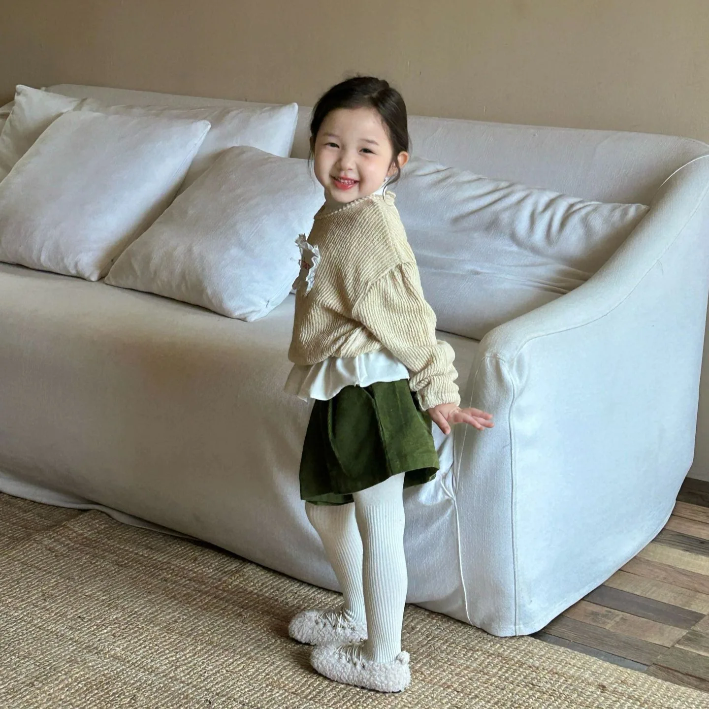 

Girls Suit 2024 Autumn New Childrens Wear Lace Embroidery Round Neck Hoodie Base Shirt Corduroy Culottes Three-piece Set Casual