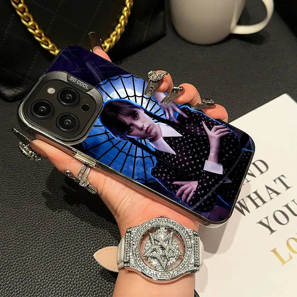 الفيلم الأمريكي التلفزيون W-Wednesday Addams جراب هاتف آيفون 17 16 15 14 13 12 11 برو ماكس زائد اللون للصدمات عودة غطاء فضي