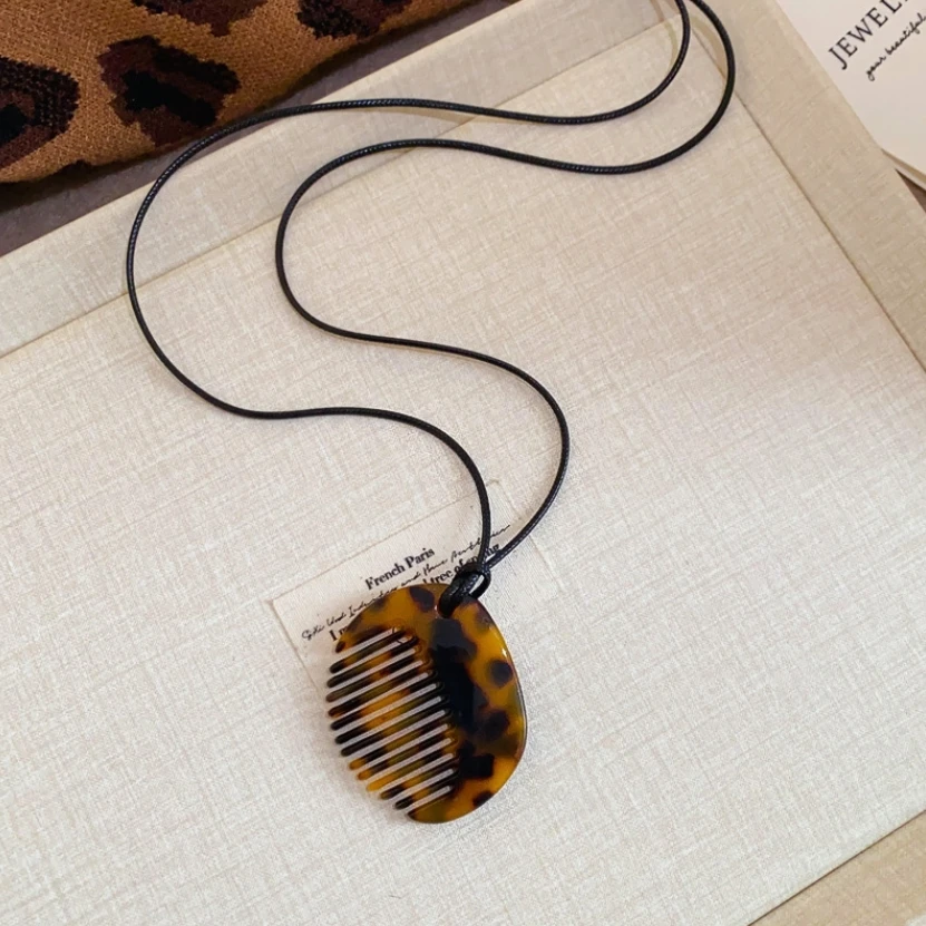 Fashionable Comb Pendant Necklace for Styling Fringe Portable Sturdy Acrylic Jewelry Accessory for Women Ladies Daily Use