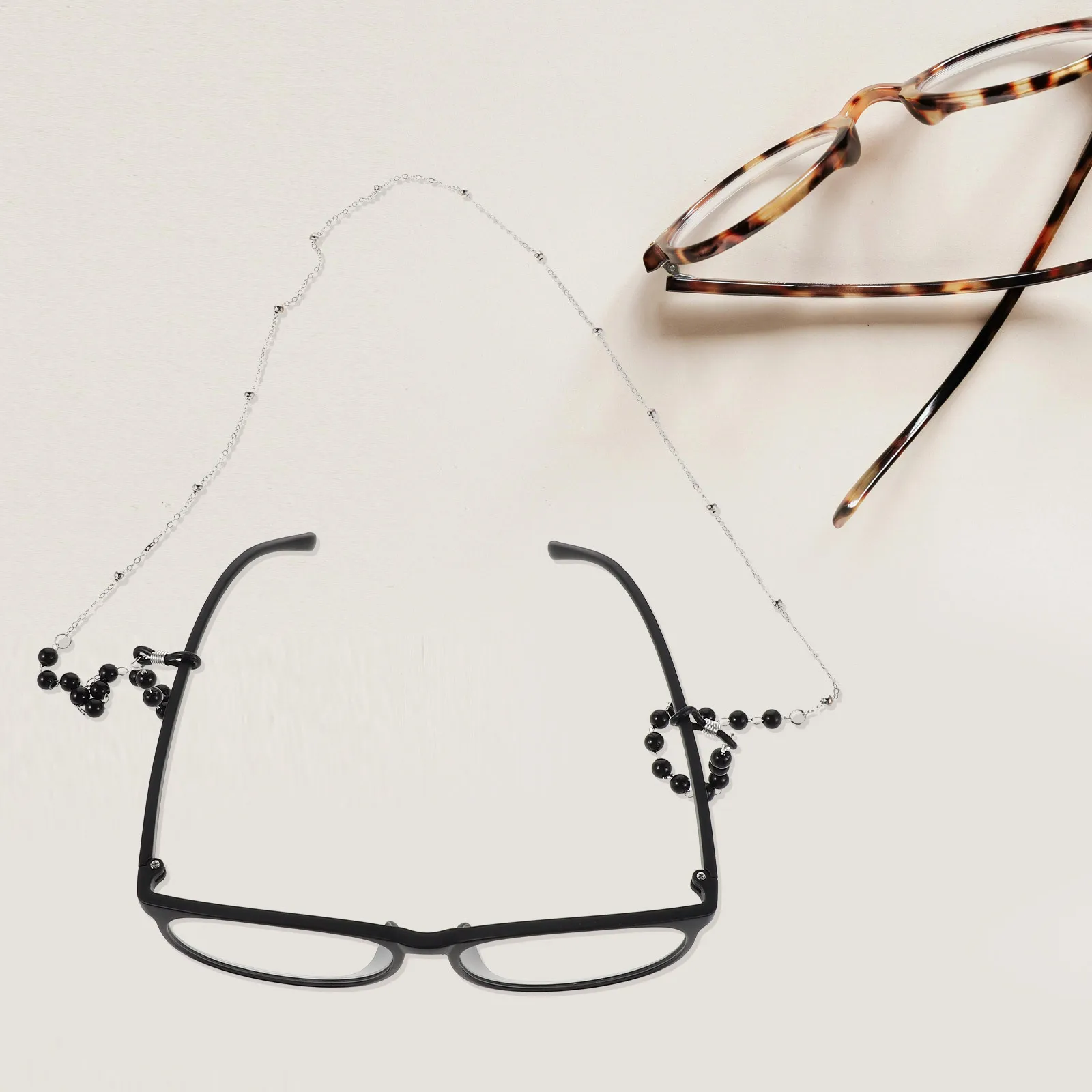 

2Pcs Eyeglass Chain Pearl Beaded Glasses Strap Anti-Lost Spectacle Necklace Holder Sunglasses Lanyard for Women