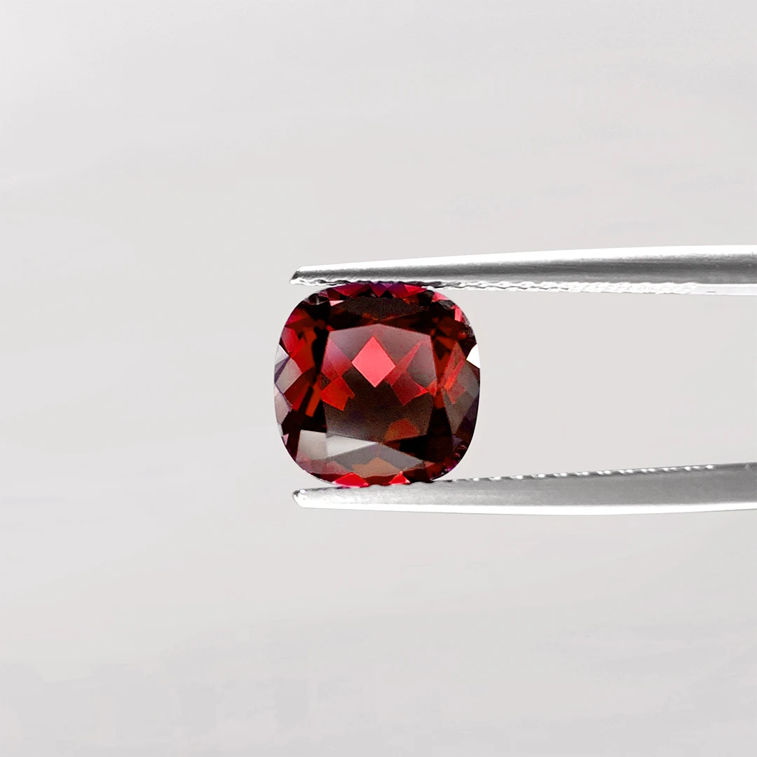 

Eme jewe 100% выращенный в лаборатории рубин свободный камень подушка огранки драгоценный камень для подвесок усовершенствованные материалы для изготовления ювелирных изделий с сертификатом