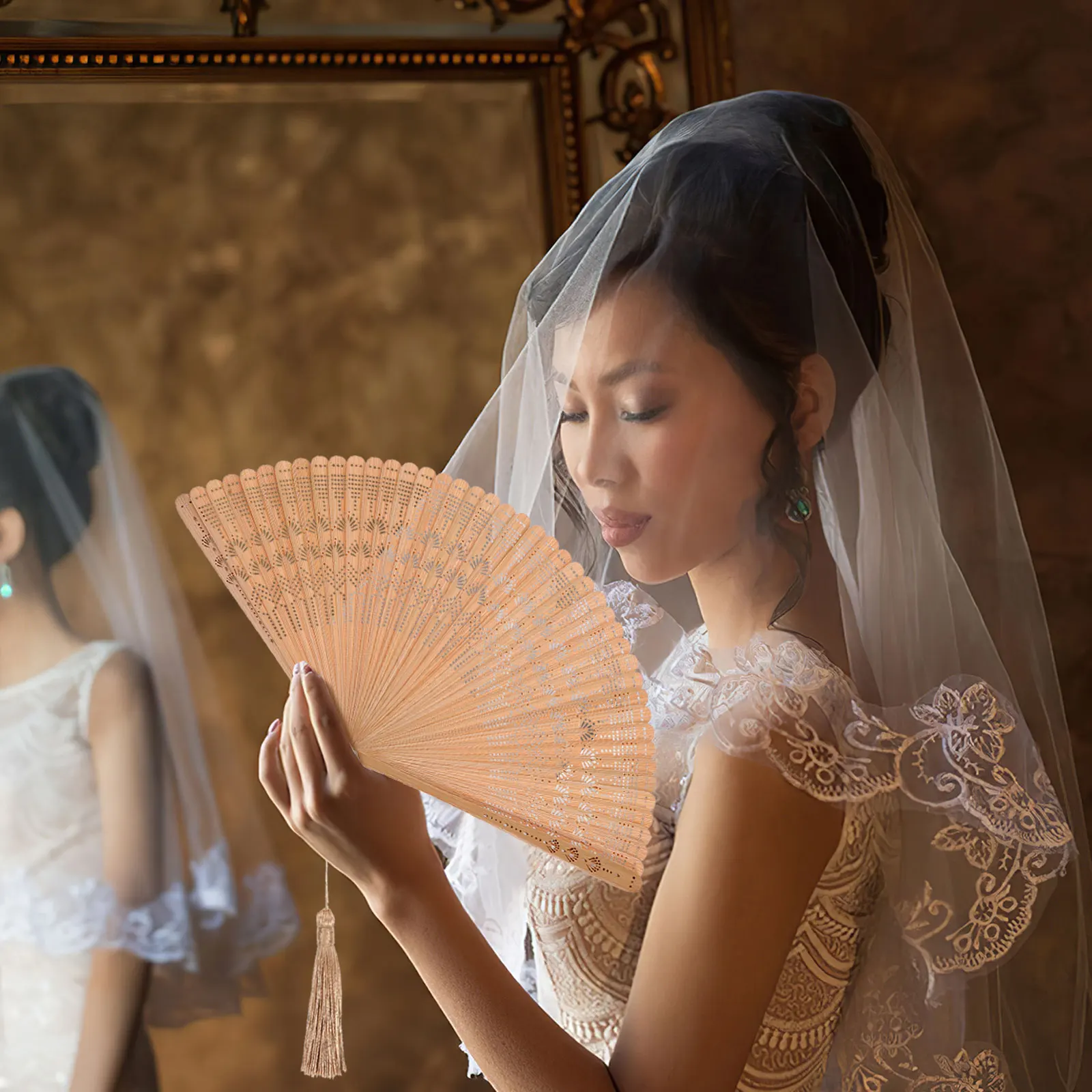 

Bamboo Folding Fan Vintage Hand Fans for Women Elegant Bridesmaid Foldable Dancing Fans Handheld Photo Props Classic Style