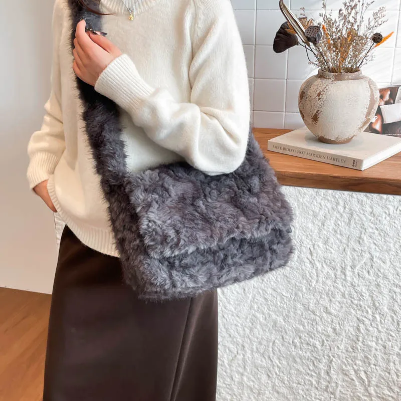 

Winter Soft Plush Crossbody Bags for Women Fluffy Warm Shoulder Bag Casual Faux Fur Messenger Bag NEW Women's Bags Purses Female