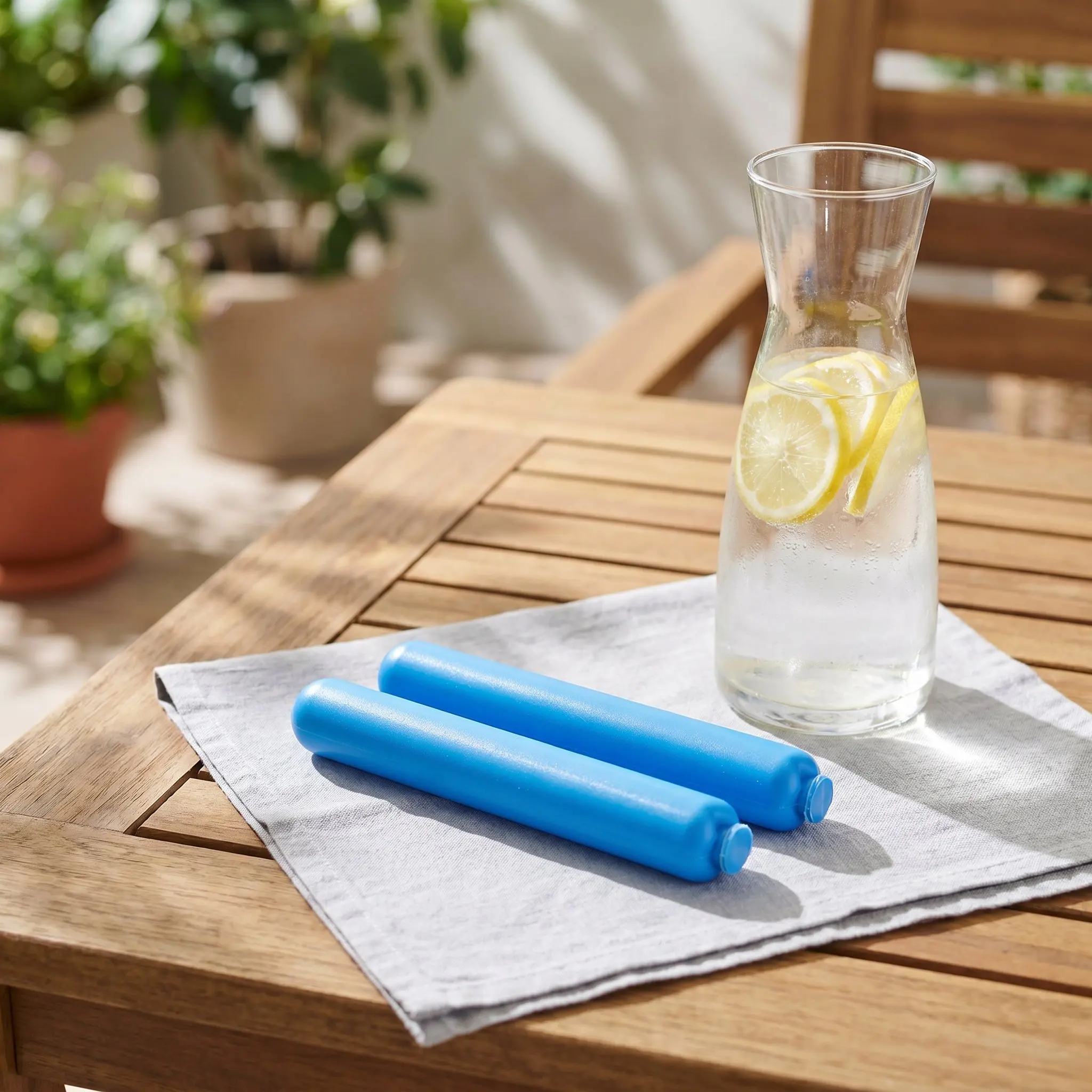 4Pcs Cylinder Ice Sticks Water Bottle Cooler Rods Slim Reusable Freezer Sticks Tubes for Office Gym