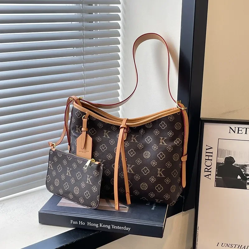 

Luxury Minimalist Unique Messenger Bag With Solid Color Classic Design For Women Business Leisure And Large Capacity