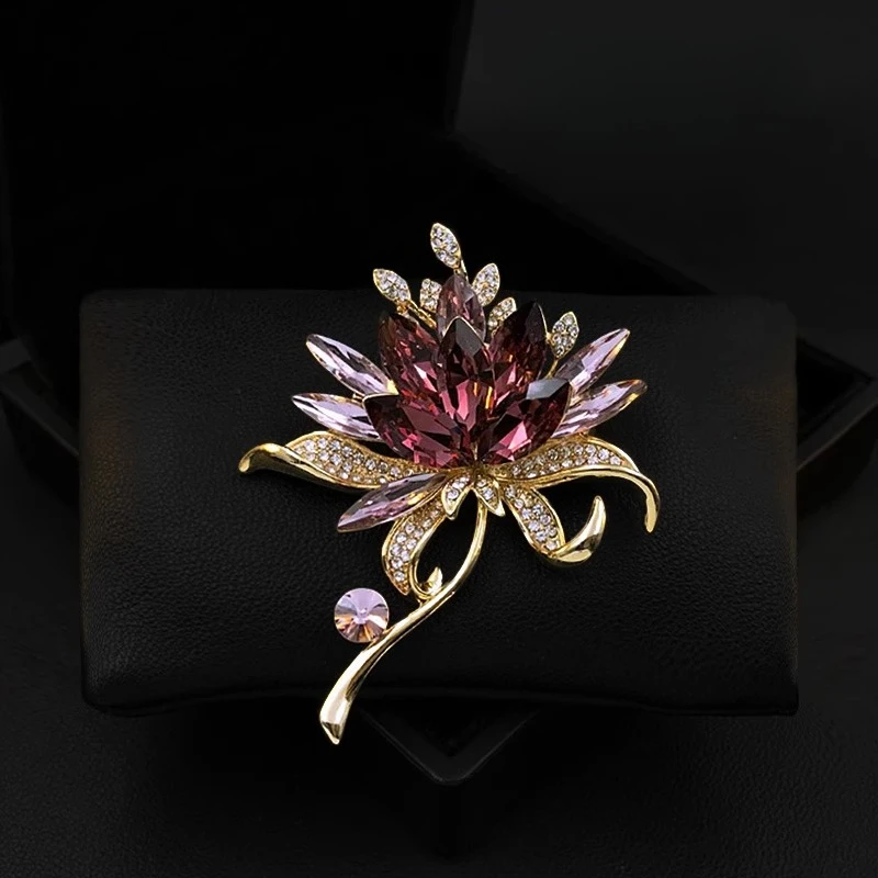 

Purple Crystal Lotus Flower Brooch High-end Exquisite Suit Accessory Luxury Sweater Lapel Pin Women Wedding Jewelry Gifts 5996